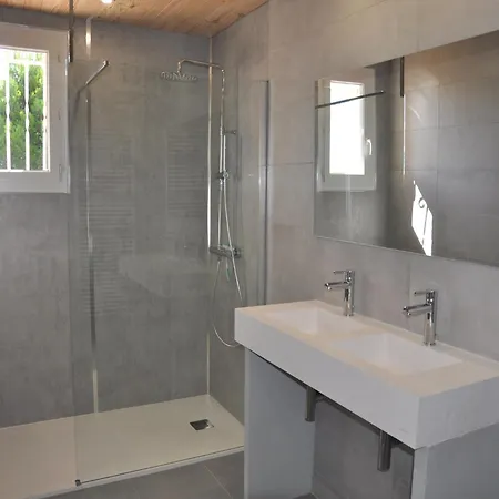 Villa Near Les Etangs De Bages *